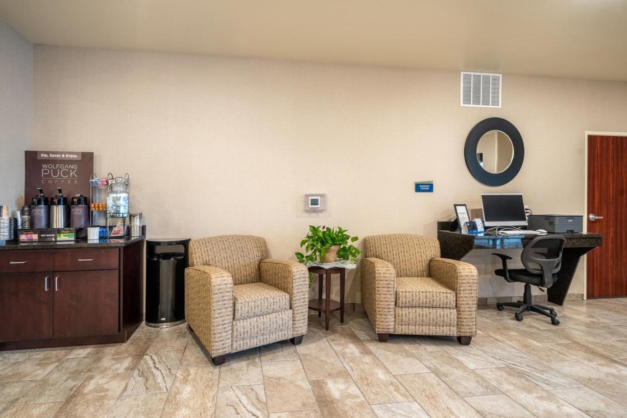 Hotel Cobblestone & -