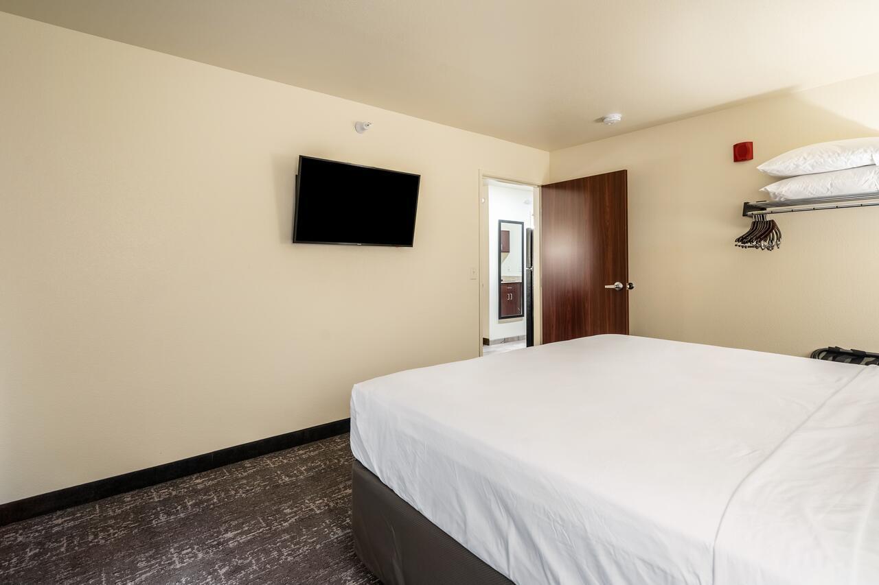 Cobblestone & - Hotel 2*